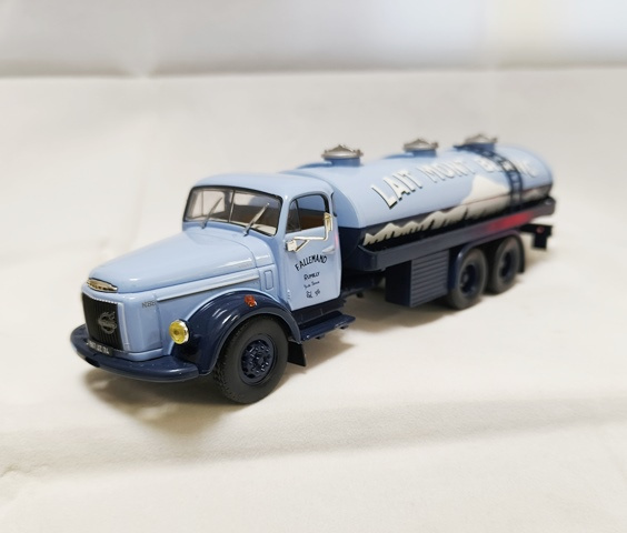 Картинка Коллекционная модель Volvo N88 Tanker Truck «Lait Mont Blanc», 1/43 интернет магазина Масштаб