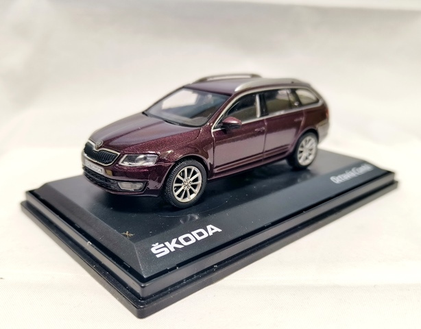 Картинка Коллекционная модель Skoda Octavia III Combi , 1/43  интернет магазина Масштаб