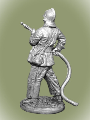 Картинка WWII-083 Оловянная фигура Боец пожарной охраны, 1941-45гг. СССР,  54мм  от магазина Масштаб