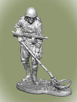 Картинка WWII-058 Сапёр с миноискателем, 1943-45 гг. СССР, 54 мм.  от магазина Масштаб