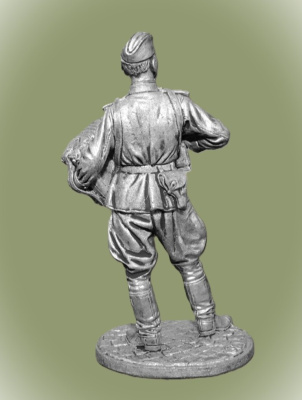 Картинка WWII-018 Оловянная миниатюра Лейтенант Красной Армии с аккордеоном. 1944-45 гг. СССР  54 мм.  от магазина Масштаб