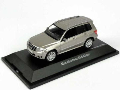 1zu43_Mercedes-Benz_GLK-Klasse_Sport_X204_cubanitsilber-met_Schuco_07277_22470_01