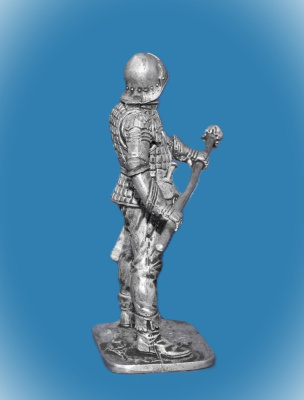 Картинка 266. Оловянный солдатик Артиллерист с прибойником. Зап. Европа, 15 век, 54 мм  от магазина Масштаб