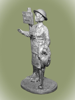 Картинка WWII-035 Девушка - инструктор МПВО с ручной сиреной, 1941-44 гг. СССР  54 мм.  от магазина Масштаб