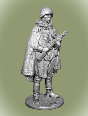 Картинка WWII-061 Автоматчик в каске и плащ-палатке, 1943-45 гг. СССР., 54 мм.  от магазина Масштаб