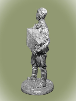 Картинка WWII-018 Оловянная миниатюра Лейтенант Красной Армии с аккордеоном. 1944-45 гг. СССР  54 мм.  от магазина Масштаб