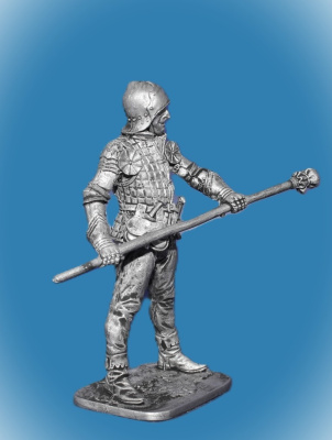 Картинка 266. Оловянный солдатик Артиллерист с прибойником. Зап. Европа, 15 век, 54 мм  от магазина Масштаб