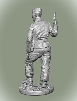 Картинка WWII-041 Танкист с пистолетом (Германия). 1939-45 гг.  54 мм.  от магазина Масштаб