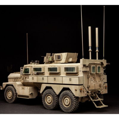 sbornaya_model_meng_ss_005_bronetransporter_cougar_6x6_mrap_1_35_1820748_3