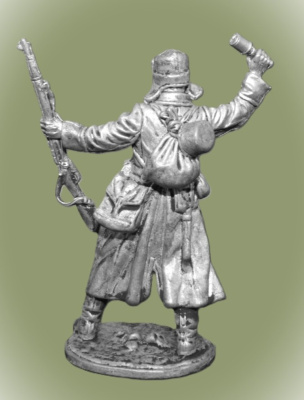 Картинка WWII-084 Оловянная фигура Боец РККА в шинели с гранатой, 1941-43гг. СССР,  54мм  от магазина Масштаб