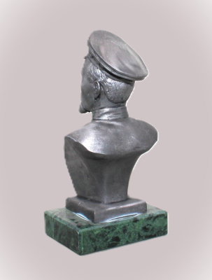Картинка Бюст Ф.Э. Дзержинский, 1:10  от магазина Масштаб