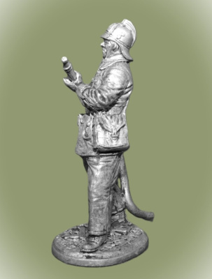 Картинка WWII-083 Оловянная фигура Боец пожарной охраны, 1941-45гг. СССР,  54мм  от магазина Масштаб