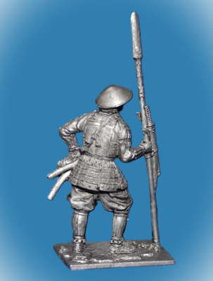 Картинка 228. Оловянный солдатик Асигару с трофеями, 2-я пол. 16 – нач. 17 вв., 54мм  от магазина Масштаб