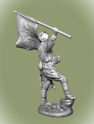 Картинка WWII-081 Оловянная фигура Краснофлотец морской пехоты с флагом (гюйсом), 1943-45 гг. СССР, 54мм  от магазина Масштаб