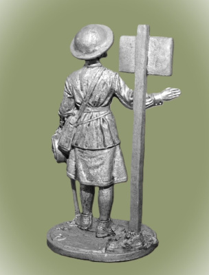 Картинка WWII-035 Девушка - инструктор МПВО с ручной сиреной, 1941-44 гг. СССР  54 мм.  от магазина Масштаб