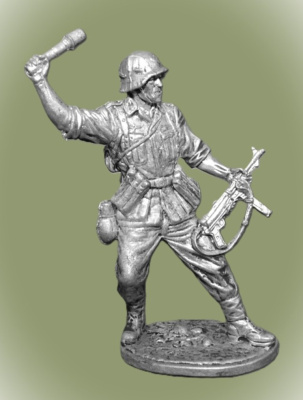 Картинка WWII-044 Немецкий солдат с МР40 и гранатой 1943-1945  54 мм.  от магазина Масштаб