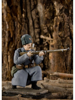 Картинка P-075 Рядовой РИА в шинели, на колене 1915 г., 54 мм, металл  от магазина Масштаб