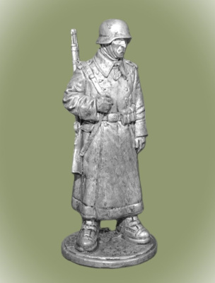 Картинка WWII-025 Оловянная миниат Рядовой пехоты Вермахта (Германия) в караульных ботах. 1942-43 гг.  54 мм.  от магазина Масштаб