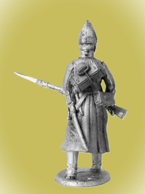 Картинка P-243 Фузилер гренадерских полков в шинели, 1802-1804 гг., 54 мм, металл  от магазина Масштаб