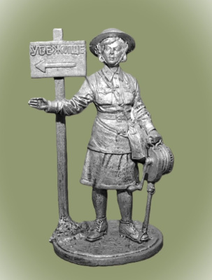 Картинка WWII-035 Девушка - инструктор МПВО с ручной сиреной, 1941-44 гг. СССР  54 мм.  от магазина Масштаб