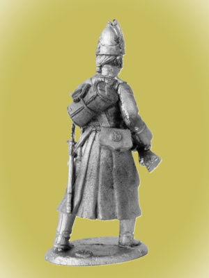 Картинка P-243 Фузилер гренадерских полков в шинели, 1802-1804 гг., 54 мм, металл  от магазина Масштаб