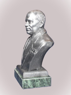 Картинка Бюст Хрущев Н.С., 1:10  от магазина Масштаб