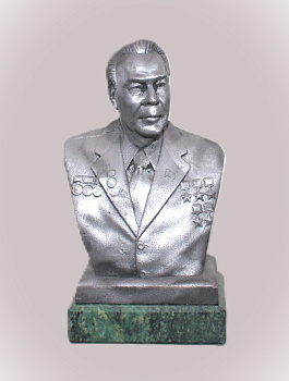 Картинка Бюст Брежнев Л.И, 1:10  от магазина Масштаб