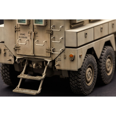 sbornaya_model_meng_ss_005_bronetransporter_cougar_6x6_mrap_1_35_1820748_9
