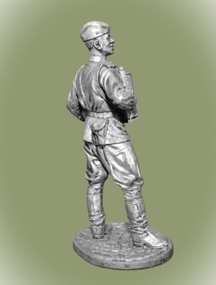 Картинка WWII-018 Оловянная миниатюра Лейтенант Красной Армии с аккордеоном. 1944-45 гг. СССР  54 мм.  от магазина Масштаб