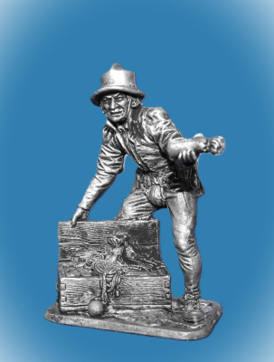 Картинка 255. Оловянный солдатик Артиллерист с ящиком. Зап. Европа 15 в, 54мм  от магазина Масштаб