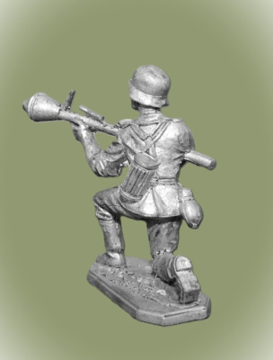 Картинка VNT-03 Оловянный солдатик Немецкий пехотинец с Фауст-патроном, 1944-45 гг., 54мм  от магазина Масштаб