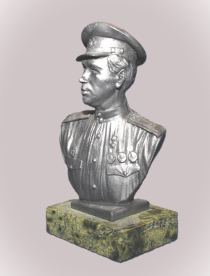 Картинка Бюст "Маэстро" (Леонид Быков), 1:10  от магазина Масштаб