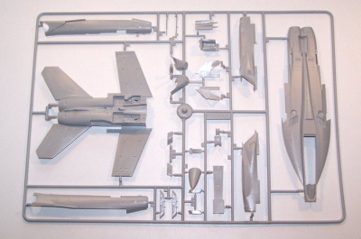 italeri-083-f-a-18e-super-hornet-01