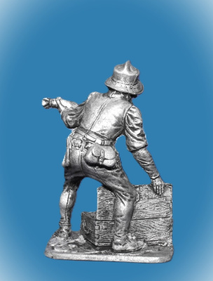 Картинка 255. Оловянный солдатик Артиллерист с ящиком. Зап. Европа 15 в, 54мм  от магазина Масштаб