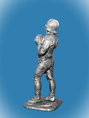 Картинка 251. Оловянный солдатик Артиллерист с ядром, 16 в, 54мм  от магазина Масштаб