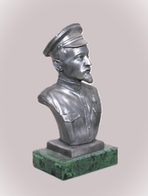 Картинка Бюст Ф.Э. Дзержинский, 1:10  от магазина Масштаб