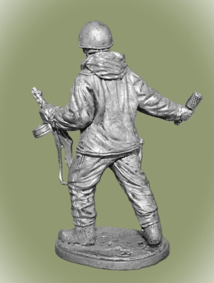 Картинка WWII-011 Автоматчик пехоты Красной Армии в зимнем камуфляже, 1941-45 гг. , СССР ,54 мм.  от магазина Масштаб