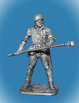 Картинка 266. Оловянный солдатик Артиллерист с прибойником. Зап. Европа, 15 век, 54 мм  от магазина Масштаб