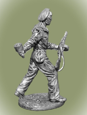 Картинка WWII-060 Краснофлотец с автоматом ППШ и гранатой РПГ-40, 1943-45 гг. СССР, 54 мм.  от магазина Масштаб