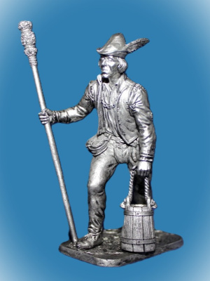 Картинка 267. Оловянный солдатик Артиллерист с банником и ведром. Зап. Европа, 15 век, 54 мм  от магазина Масштаб