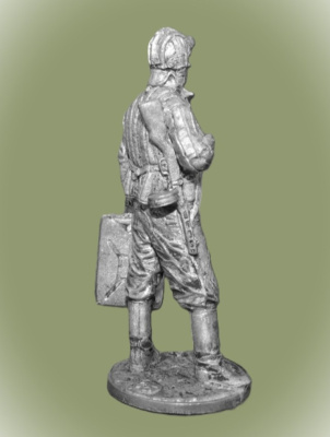 Картинка WWII-077 Танкист с канистрой. Красная Армия, 1941-45гг. СССР, 54 мм  от магазина Масштаб