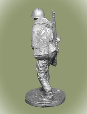 Картинка WWII-068 Красноармеец-артиллерист со снарядом к 76-мм дивизионной пушке, 1941-43 гг. СССР. 54 мм  от магазина Масштаб