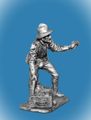 Картинка 255. Оловянный солдатик Артиллерист с ящиком. Зап. Европа 15 в, 54мм  от магазина Масштаб