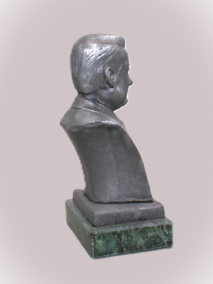 Картинка Бюст Ельцин Б.Н., 1:10  от магазина Масштаб
