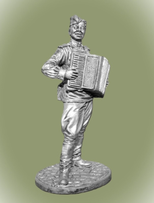 Картинка WWII-018 Оловянная миниатюра Лейтенант Красной Армии с аккордеоном. 1944-45 гг. СССР  54 мм.  от магазина Масштаб