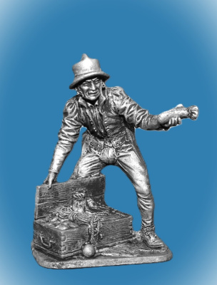 Картинка 255. Оловянный солдатик Артиллерист с ящиком. Зап. Европа 15 в, 54мм  от магазина Масштаб