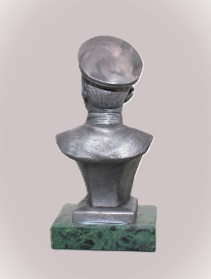 Картинка Бюст Ф.Э. Дзержинский, 1:10  от магазина Масштаб