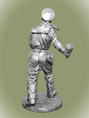 Картинка WWII-060 Краснофлотец с автоматом ППШ и гранатой РПГ-40, 1943-45 гг. СССР, 54 мм.  от магазина Масштаб