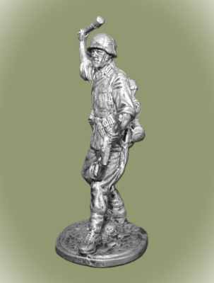Картинка WWII-044 Немецкий солдат с МР40 и гранатой 1943-1945  54 мм.  от магазина Масштаб