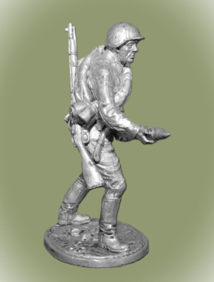 Картинка WWII-068 Красноармеец-артиллерист со снарядом к 76-мм дивизионной пушке, 1941-43 гг. СССР. 54 мм  от магазина Масштаб